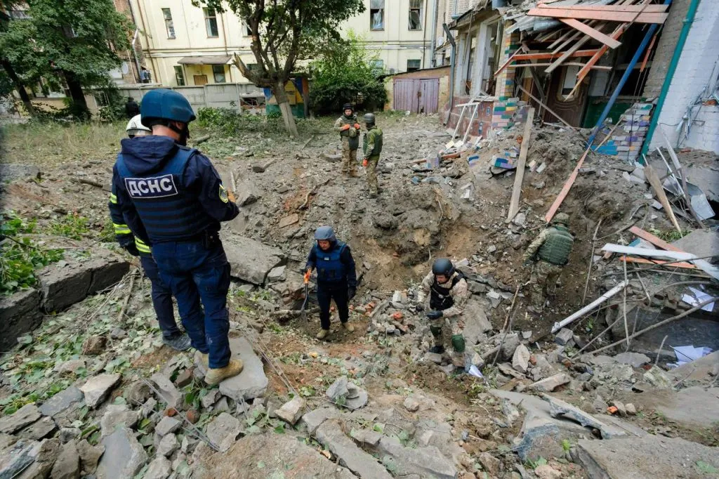 Демонтують будинки