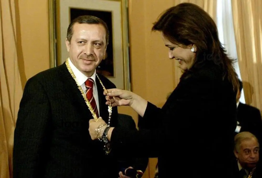 Дора Бакоянніс намагалася вибудувати теплі стосунки з турецьким прем'єром Реджепом Ердоганом