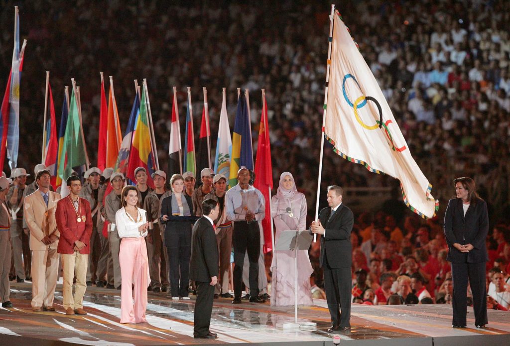 На церемонії закриття Олміпіади Дора Бакоянніс передала прапор мерові Пекіна