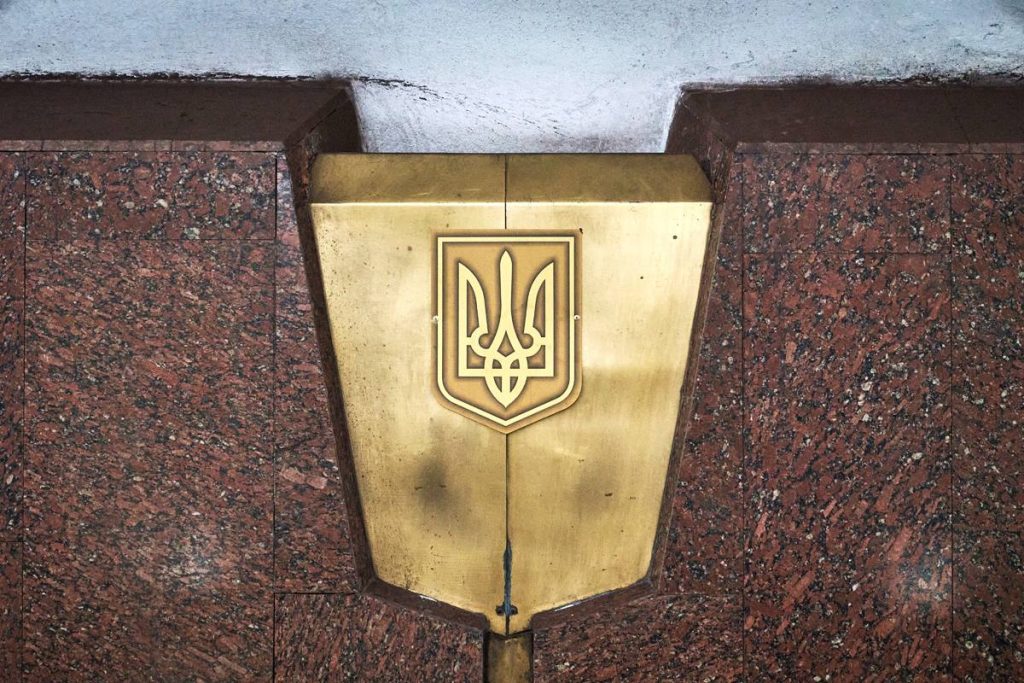 Радянській зірки на «Армійській» замінили на Державний герб України