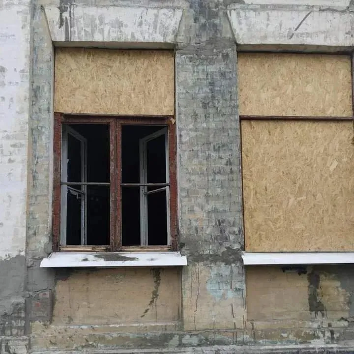 Після грабунку росіянами, ізюмський палац культури «Залізничник» став жертвою вандалів