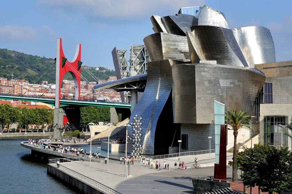 До Музею Гуггенгайма веде міст Субісурі, спроєктований архітектором Сантьяго Калатрава