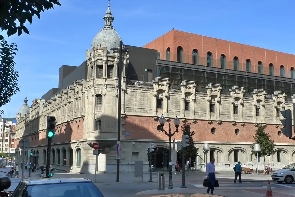 Центр Аскуна переробили зі старих винних складів