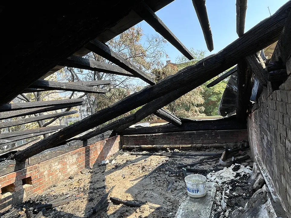 Пошкодження Будинку архітектора вогнем після 1 вересня. Фото Дмитра Кузубова