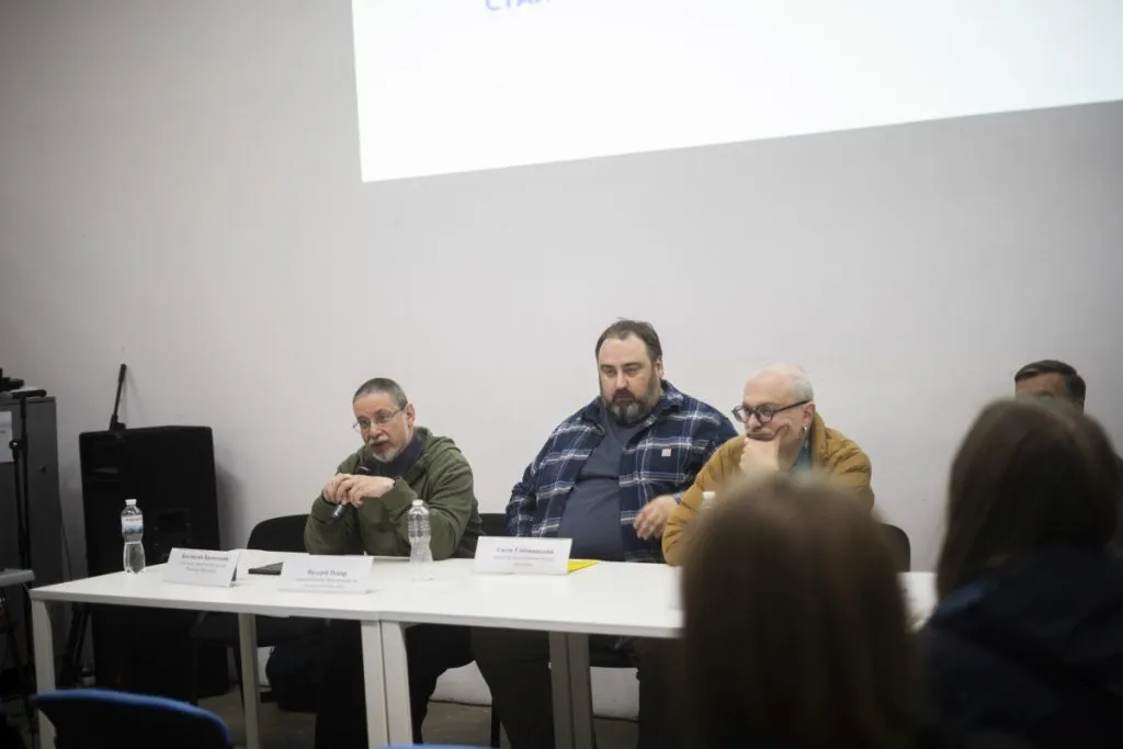 Дискусія на презентації «Маніфесту сталого миру» у Харківському ЄрміловЦентрі