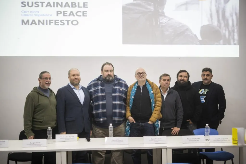 Авторська група «Маніфесту сталого миру» у Харківському ЄрміловЦентрі