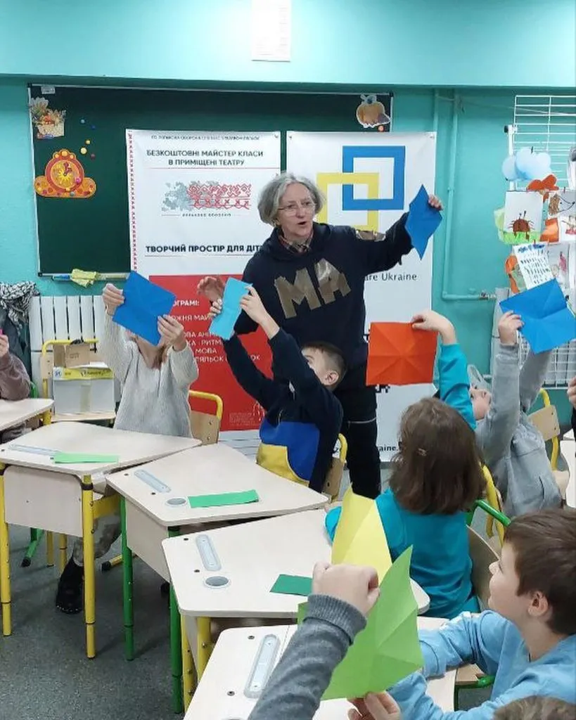 Діти під час майстеркласів. Фото волонтерського хабу «Лялькова оборона»