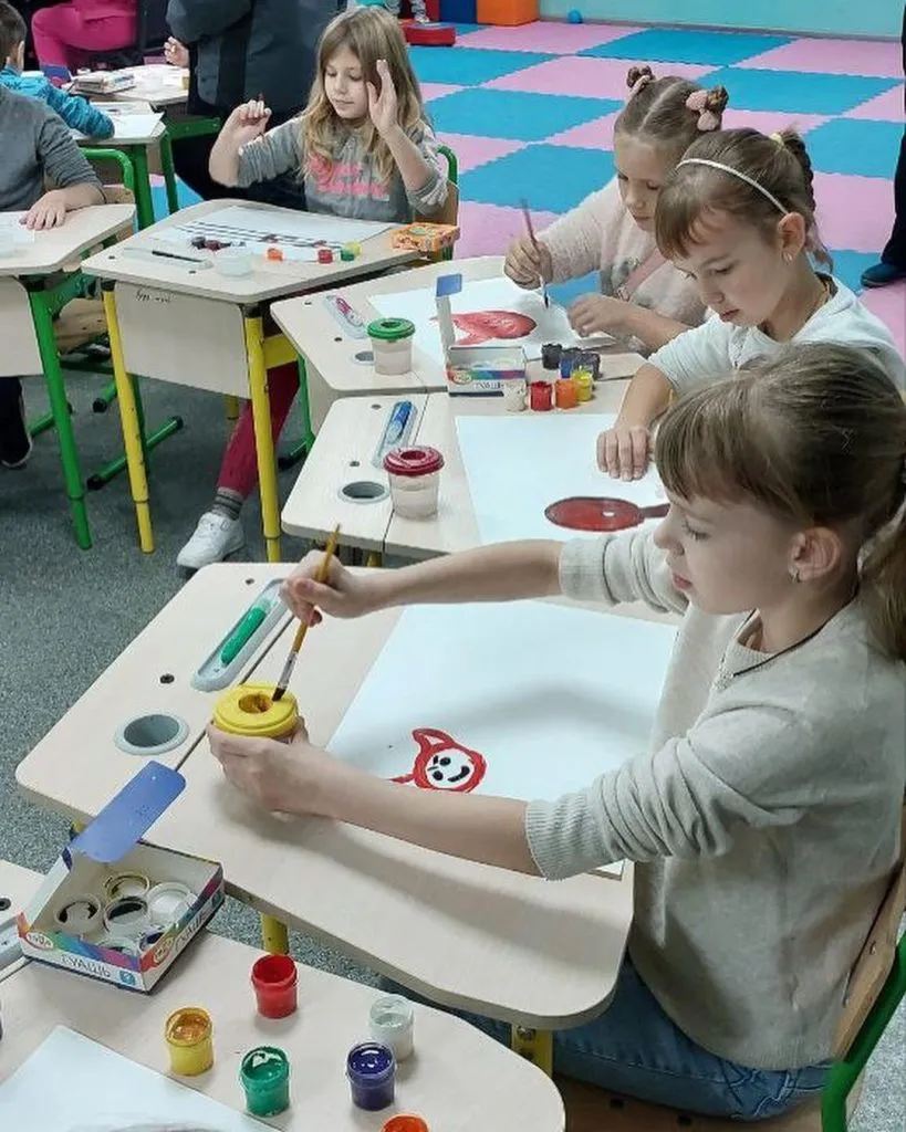 Діти під час проведення майстеркласів. Фото волонтерського хабу «Лялькова оборона»