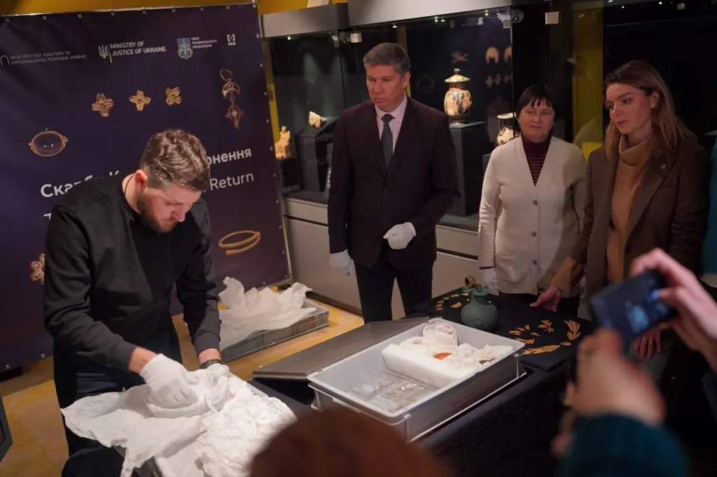 т.в.о. Міністра культури та інформаційної політики України Ростислав Карандєєв на презентації експонатів. Фото: МКІП