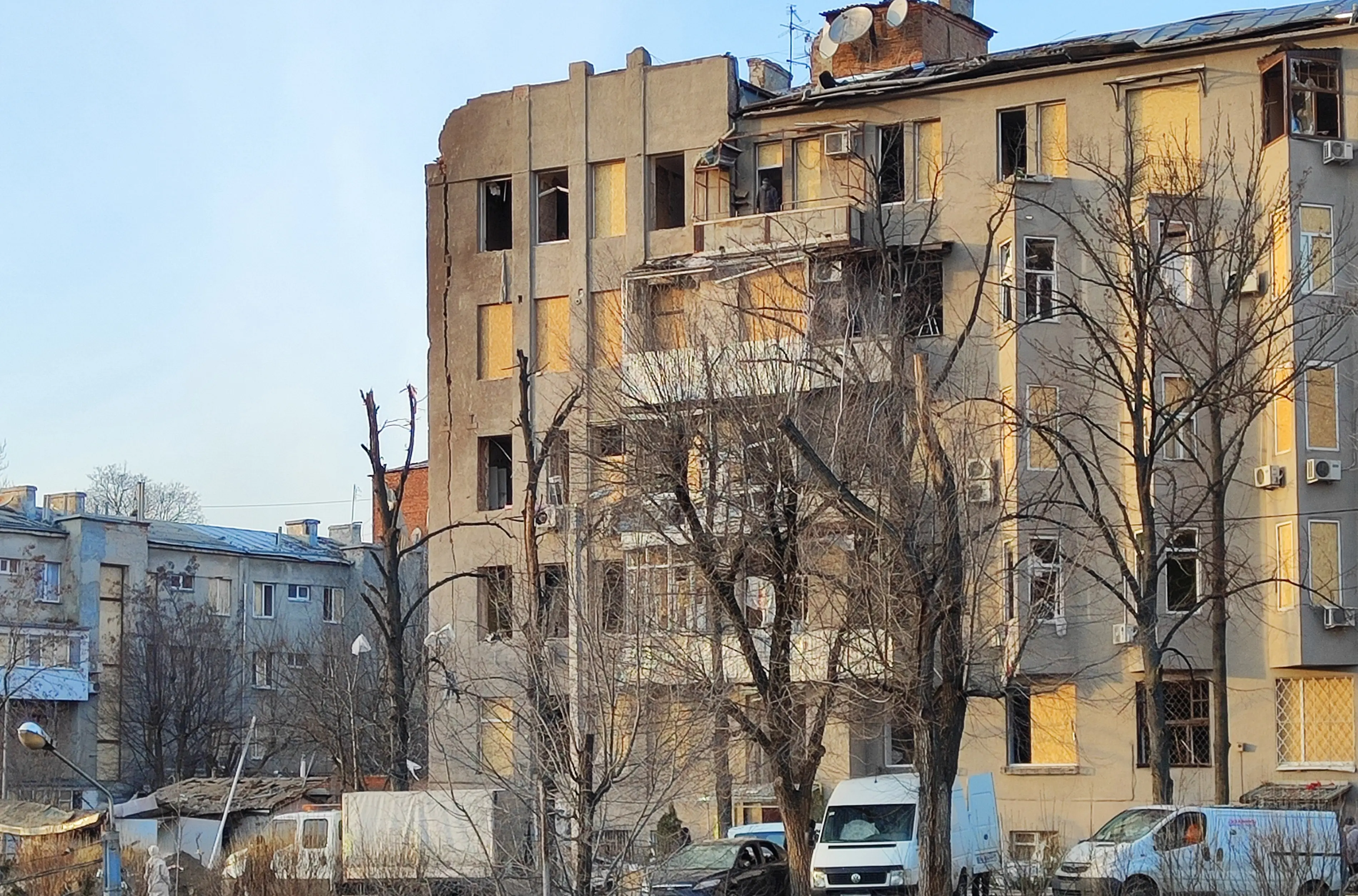 Червоний тютюнник після того, як відбувся обстріл другого січня