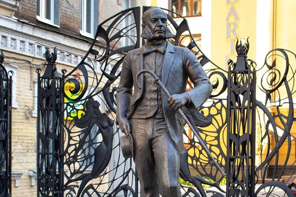 Попри встановлений йому пам'ятник Макисміліан Гельферіх не має стосунку до однойменної вулиці. Фото «Редпост»