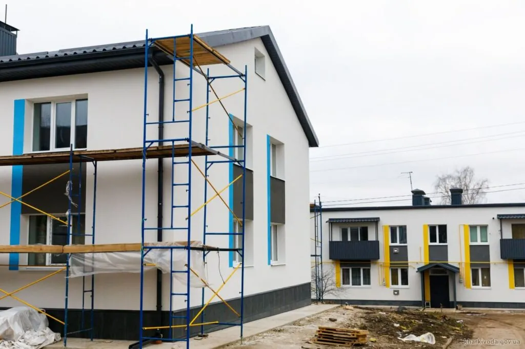 Відновлення багатоповерхових будинків у Дергачівській громаді вже завершують