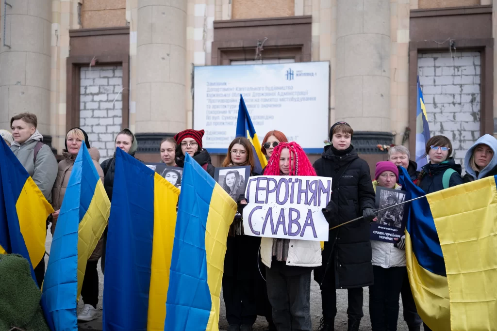 Акція 8 березня біля будівлі Харківської обласної військової адміністрації. Фото: Кристина Пашкіна