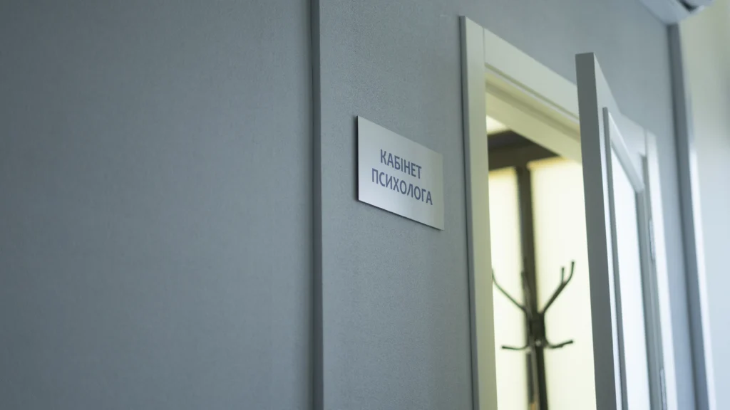 усиновлення