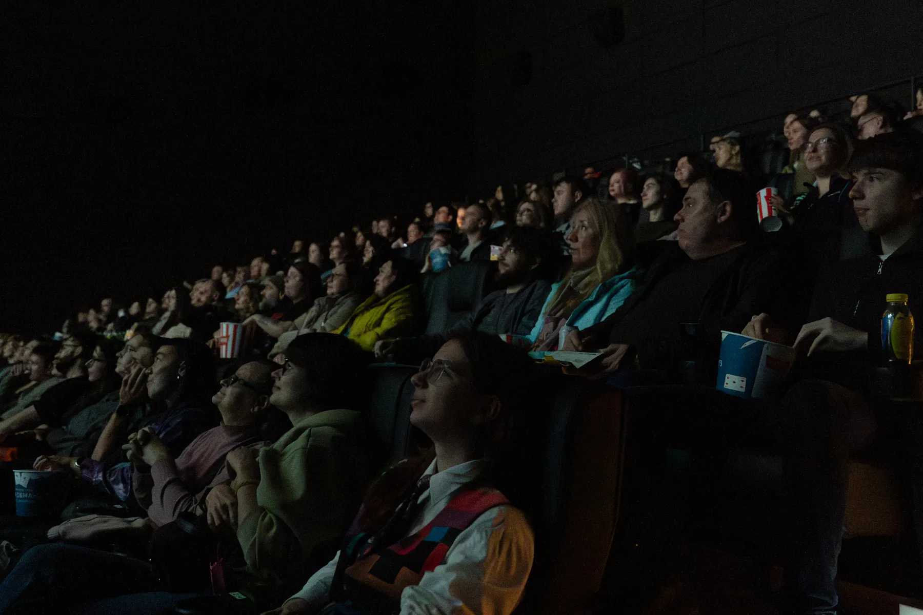 ти комос кінотеатри