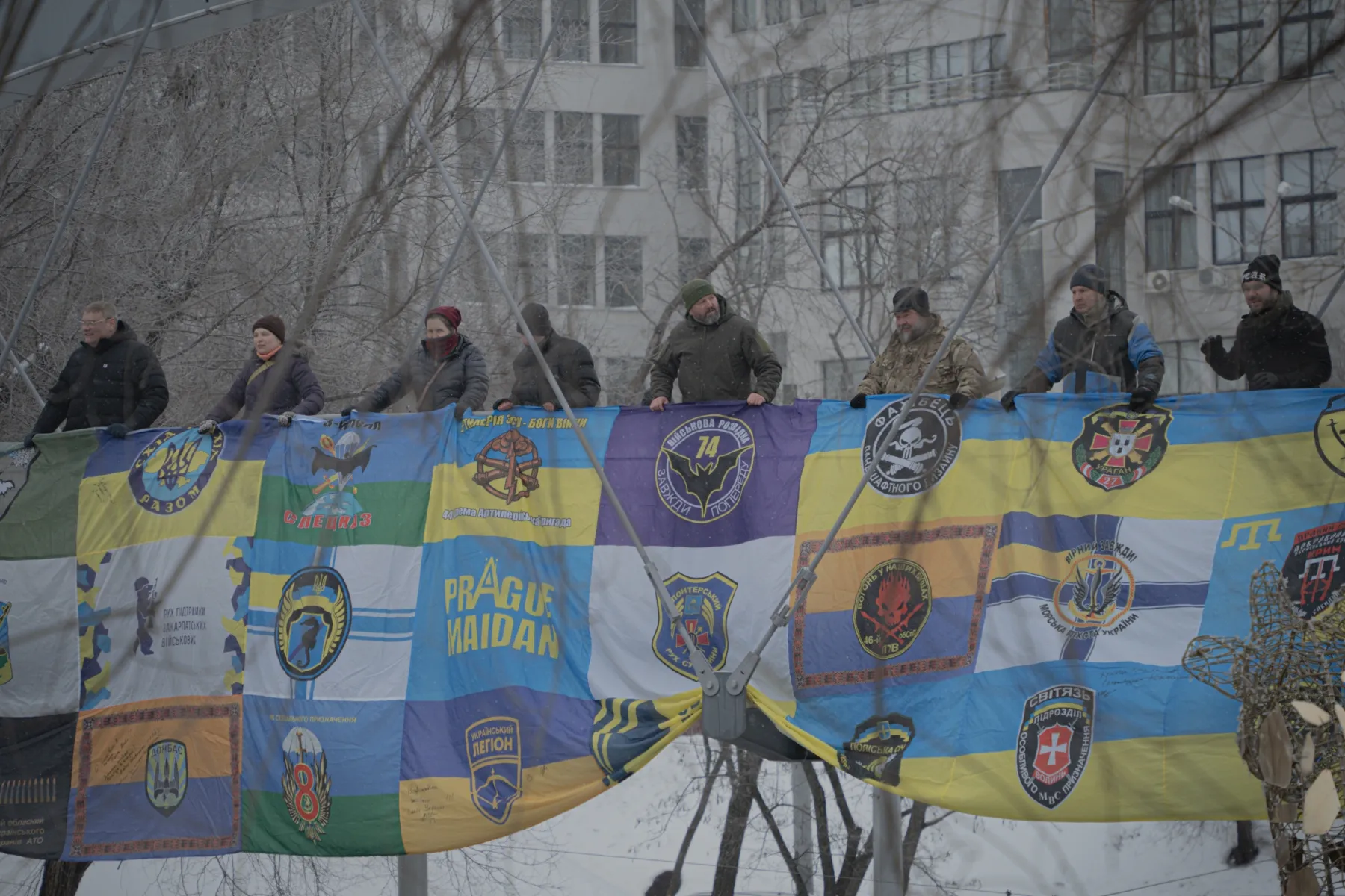 У Харкові на Зоологічному мосту розгорнули Прапор єднання з нагоди Дня Соборності України