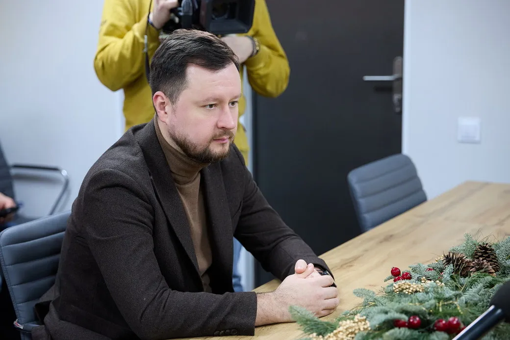 Дмитро Булах підписує меморандум про співпрацю з міськрадою Харків