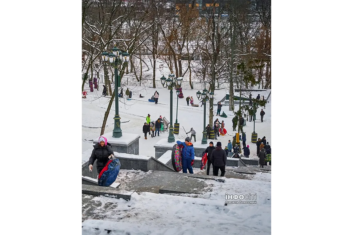 гірка біля касукаду у саду Шевченка Харків