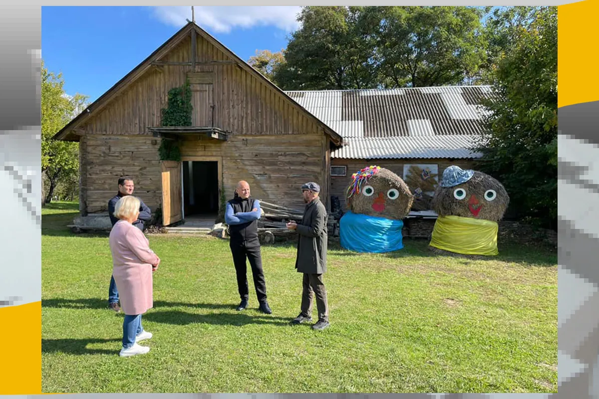 Фото О. Дроздова у Сковородинівці