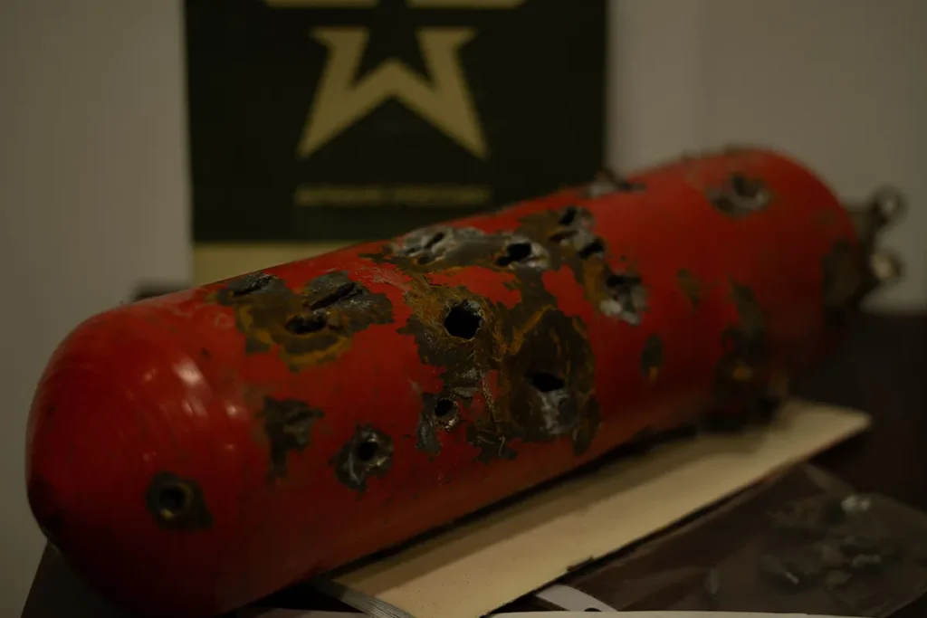 Фото пошкоджених російським терором книг та обладнання